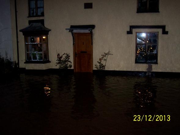 Flood Divert hardwood door in flood conditions